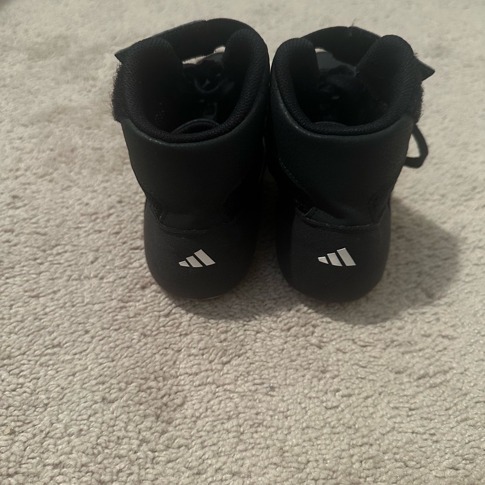 Adidas boys wrestling shoes size 5 1/2 Youth